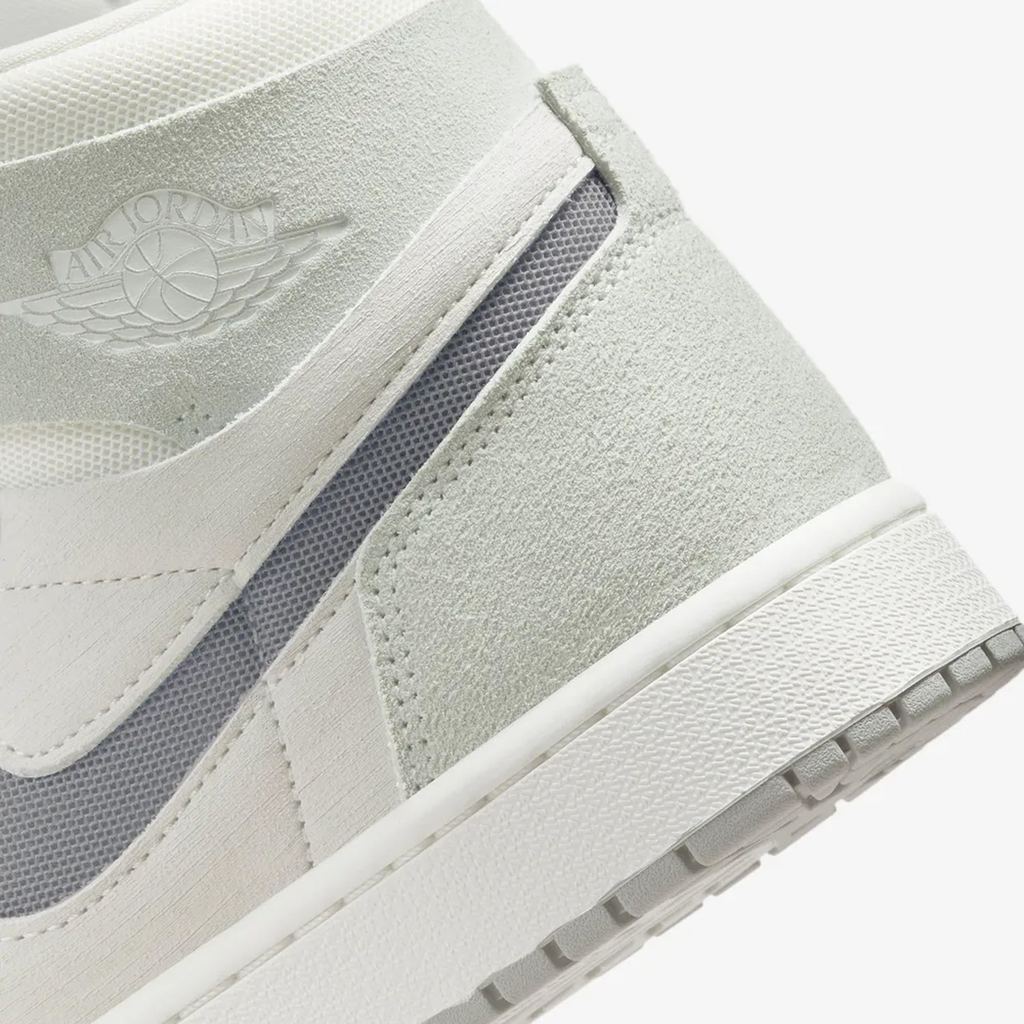 AIR JORDAN 1 ZOOM CMFT 2 'SUMMIT WHITE/PARTICLE GREY-LIGHT SILVER'