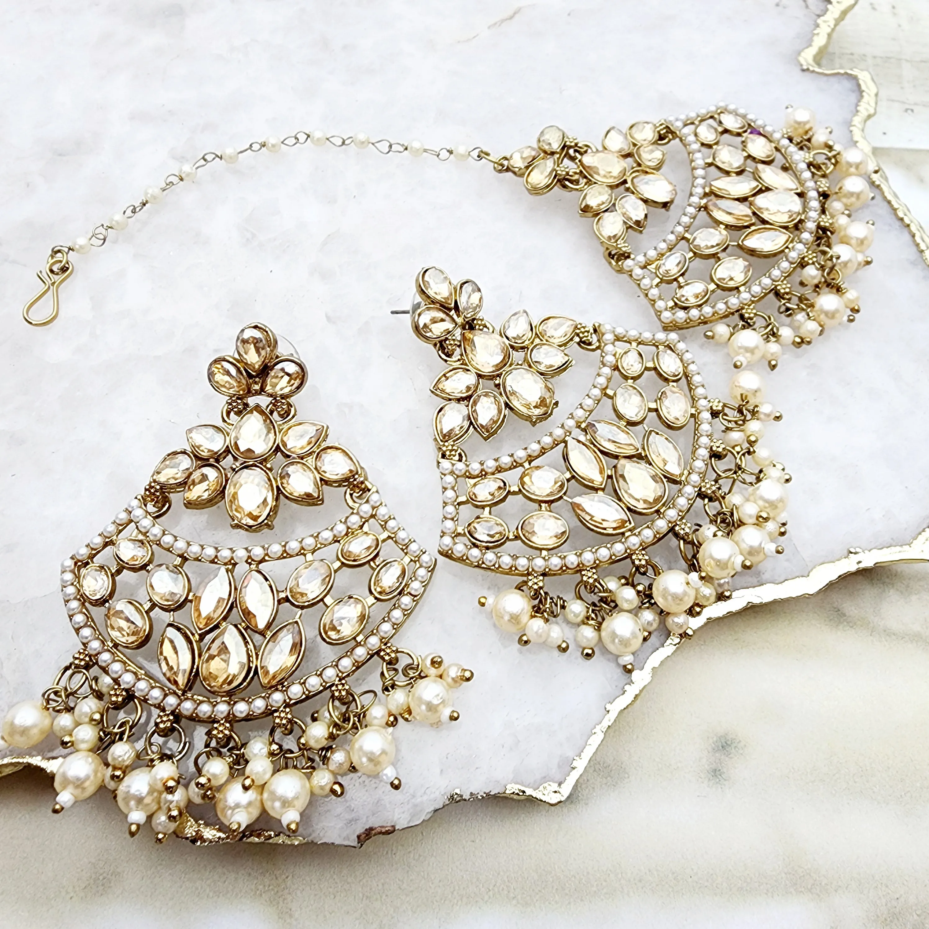 Parveena Earrings & Tikka